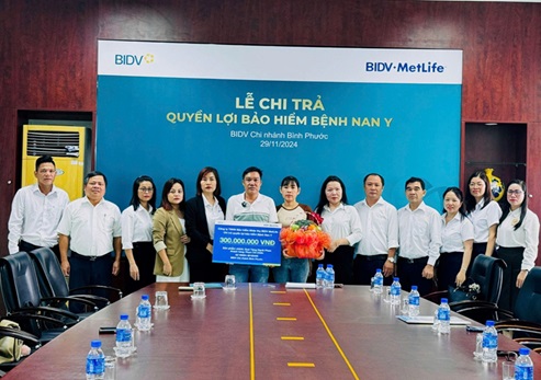 BIDV MetLife chi trả hơn 1,2 tỷ đồng cho hai khách hàng tại Bình Dương và Bình Phước